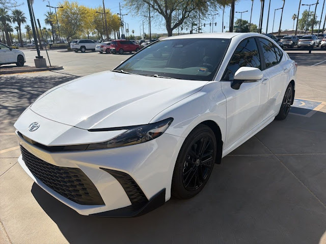 2025 Toyota Camry SE