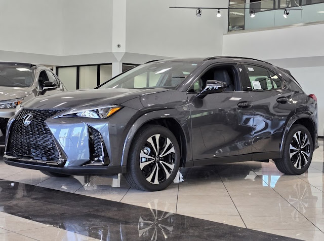 2026 Lexus UX 300h F SPORT Design
